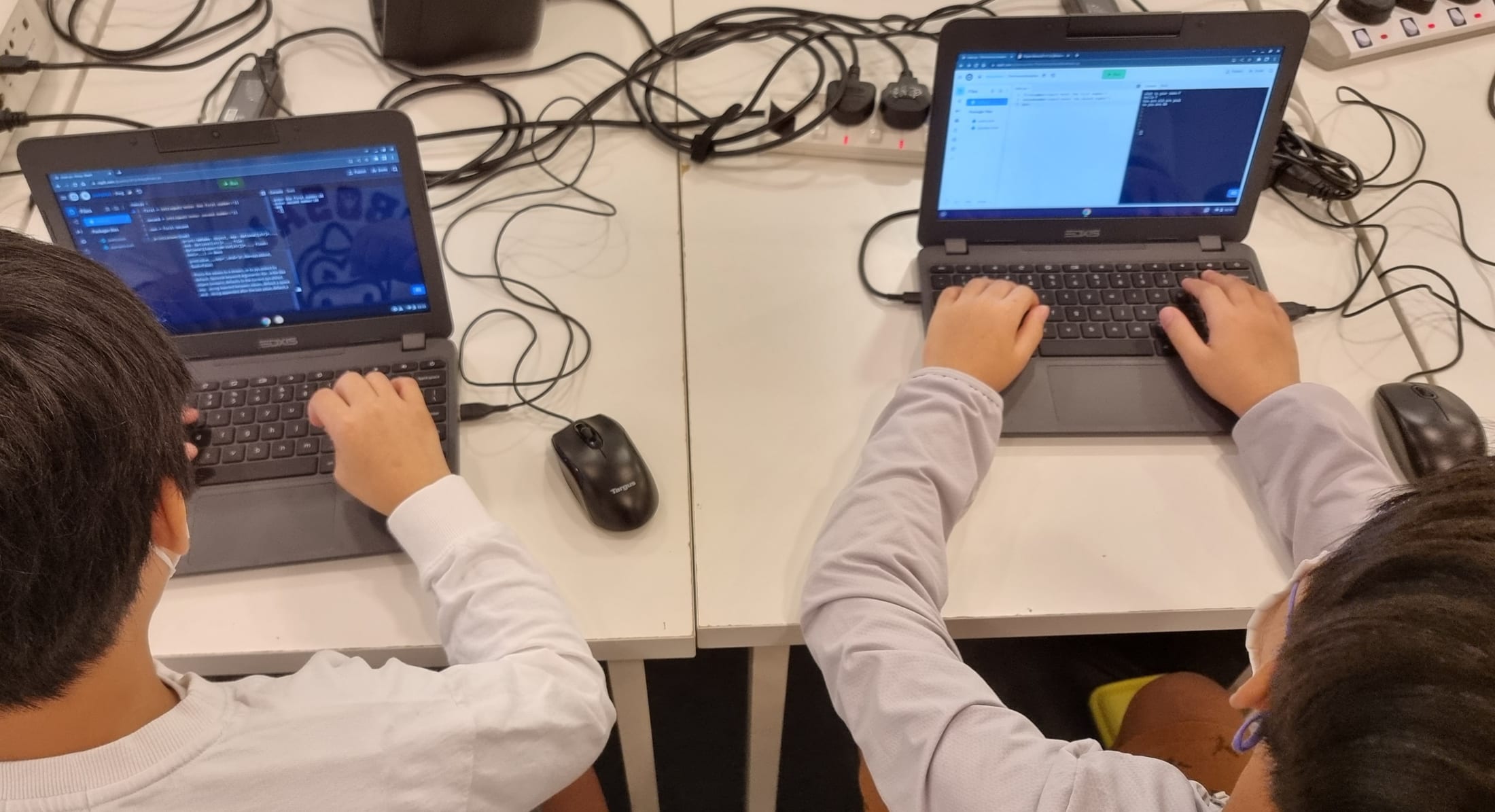 Two students building a Scratch project together at a DotCode Campus class